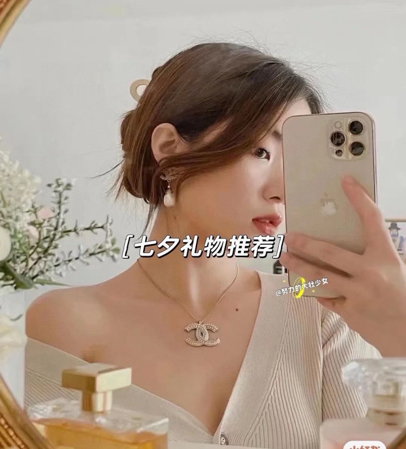 Ch**el necklaces